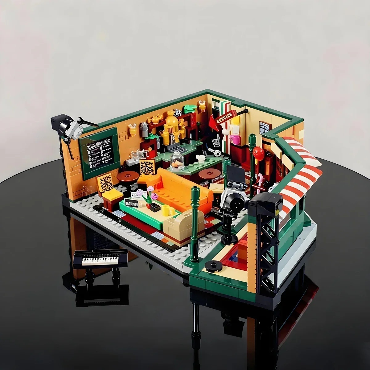 Friends House Family Classic C - Home Bar Cafe ulasan dan harga